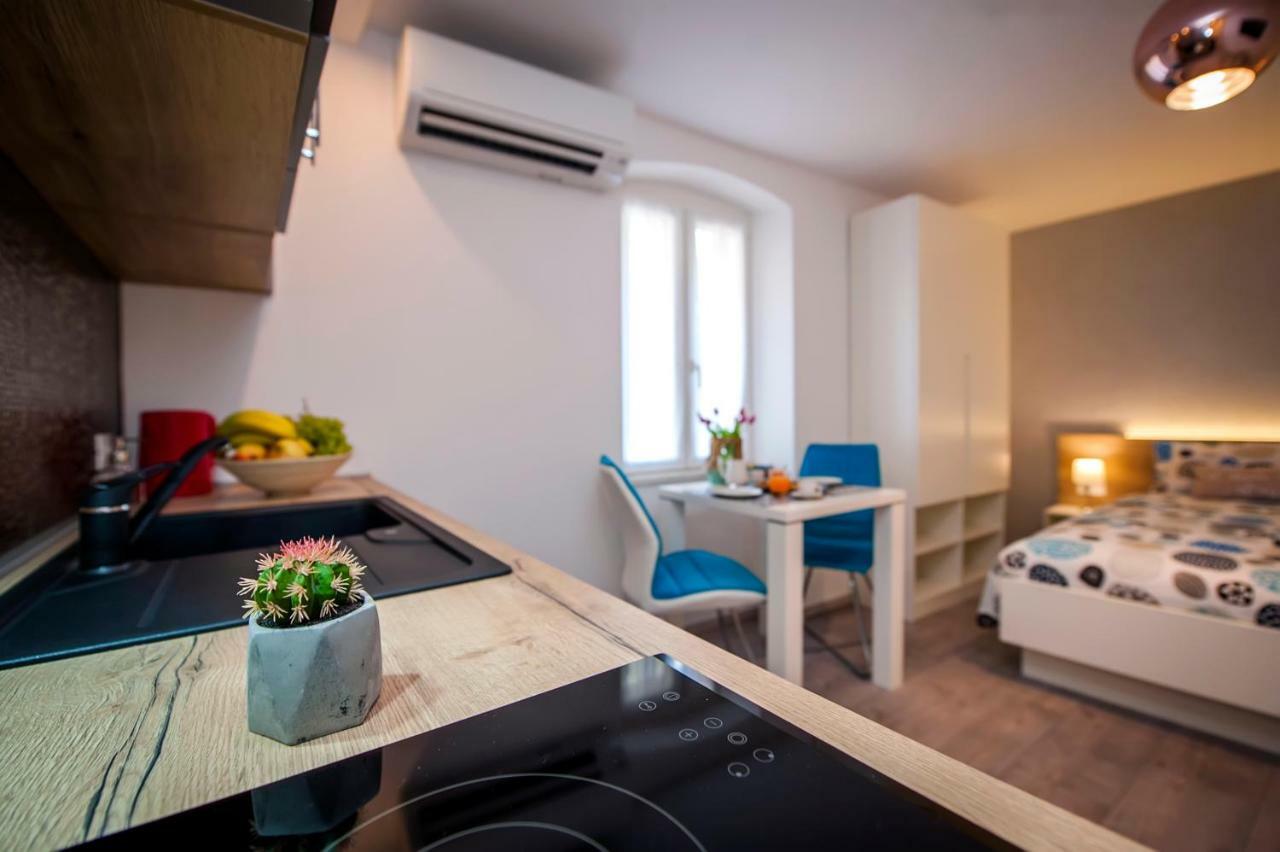 Studio Apartment Kris Rovinj Bagian luar foto